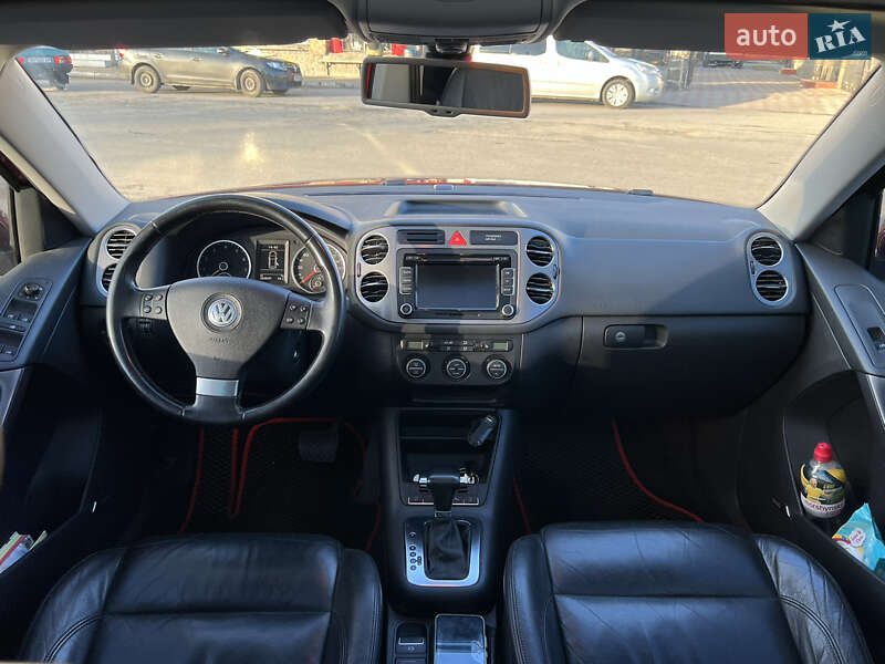 Внедорожник / Кроссовер Volkswagen Tiguan 2009 в Звягеле