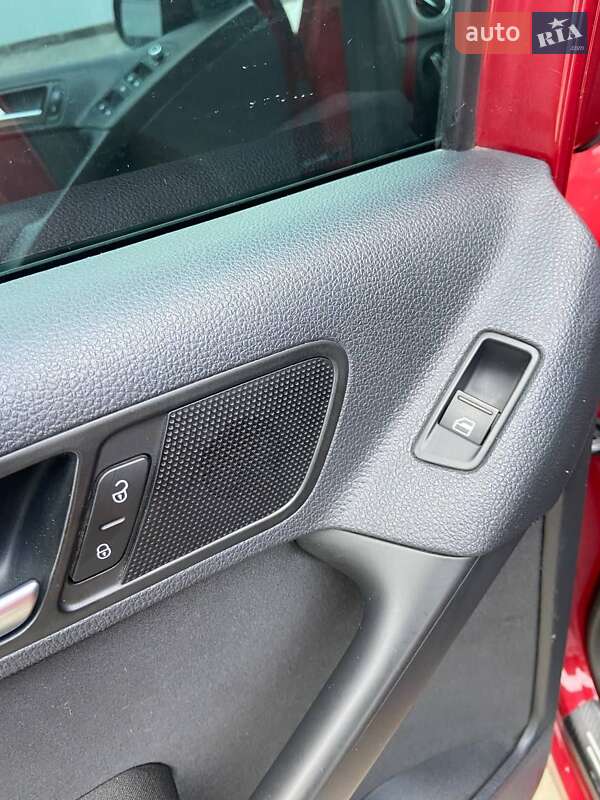 Внедорожник / Кроссовер Volkswagen Tiguan 2011 в Гайсине