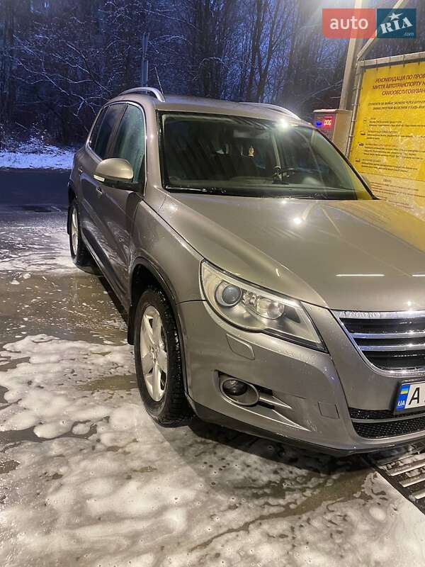 Внедорожник / Кроссовер Volkswagen Tiguan 2010 в 