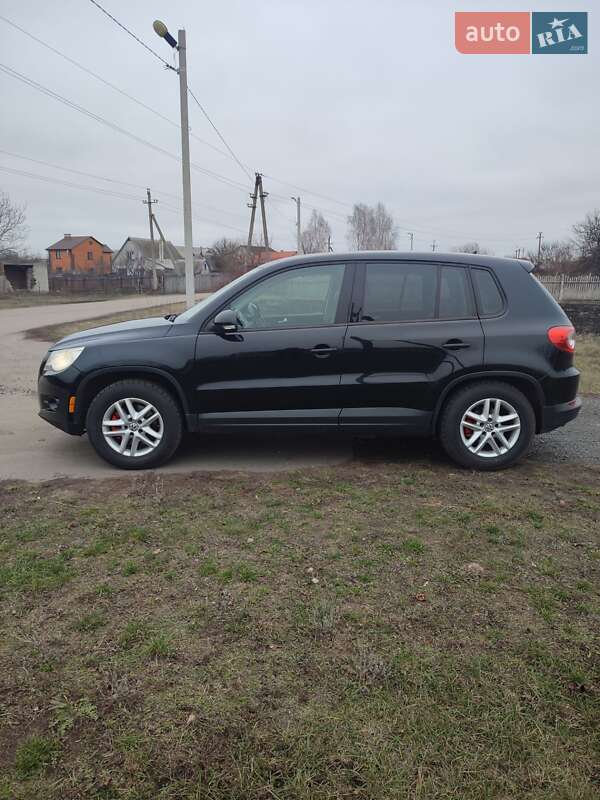 Внедорожник / Кроссовер Volkswagen Tiguan 2010 в Полтаве