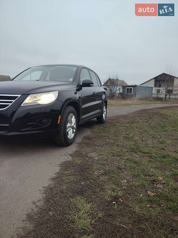 Внедорожник / Кроссовер Volkswagen Tiguan 2010 в Полтаве
