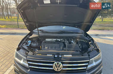 Внедорожник / Кроссовер Volkswagen Tiguan 2019 в 