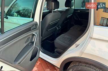 Внедорожник / Кроссовер Volkswagen Tiguan 2018 в 