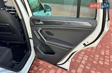 Внедорожник / Кроссовер Volkswagen Tiguan 2018 в 