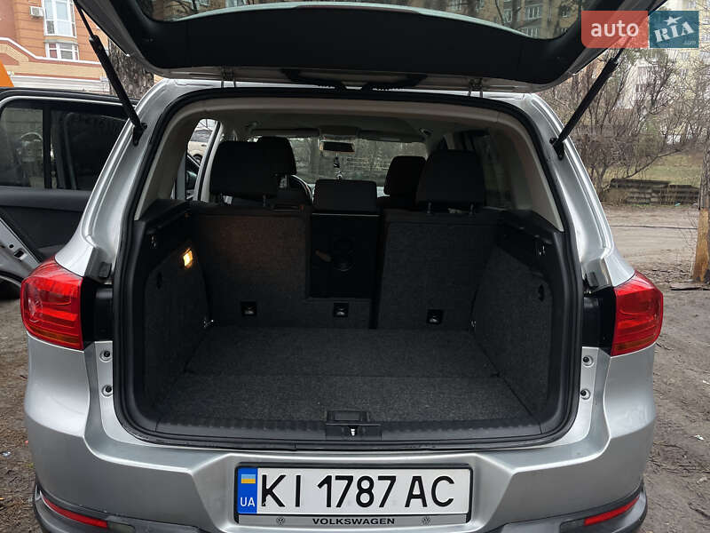 Внедорожник / Кроссовер Volkswagen Tiguan 2012 в Ирпене