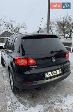 Внедорожник / Кроссовер Volkswagen Tiguan 2009 в 