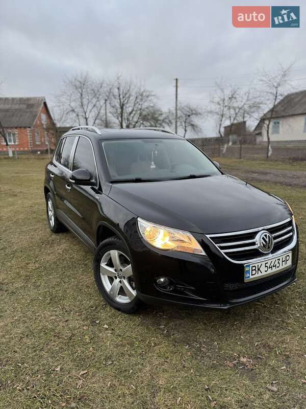 Внедорожник / Кроссовер Volkswagen Tiguan 2009 в 