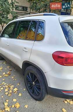 Позашляховик / Кросовер Volkswagen Tiguan 2013 в 