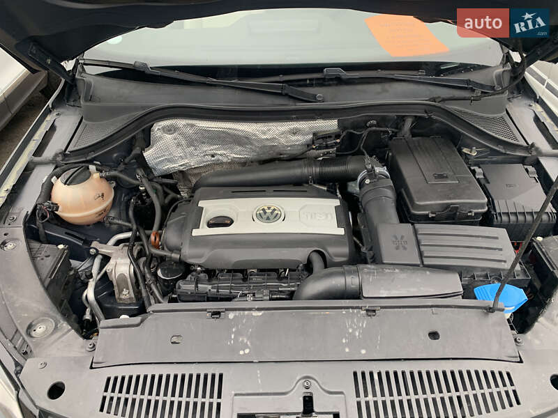 Внедорожник / Кроссовер Volkswagen Tiguan 2012 в Тячеве