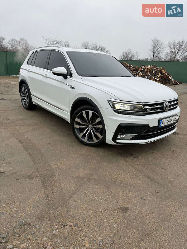 Позашляховик / Кросовер Volkswagen Tiguan 2017 в 