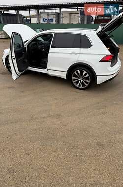 Позашляховик / Кросовер Volkswagen Tiguan 2017 в 