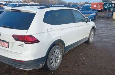 Внедорожник / Кроссовер Volkswagen Tiguan 2018 в 