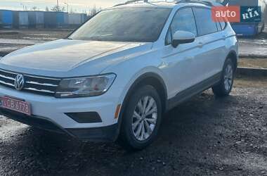Внедорожник / Кроссовер Volkswagen Tiguan 2018 в 