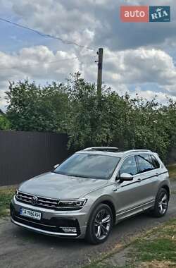 Позашляховик / Кросовер Volkswagen Tiguan 2017 в Смілі