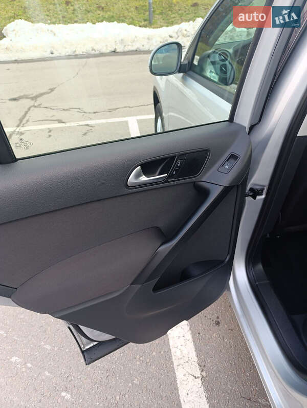 Внедорожник / Кроссовер Volkswagen Tiguan 2015 в Львове