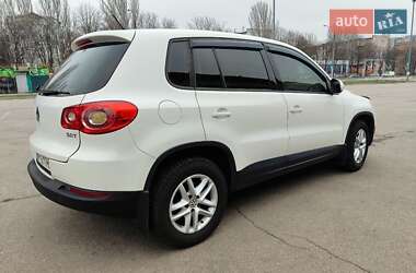 Внедорожник / Кроссовер Volkswagen Tiguan 2010 в 