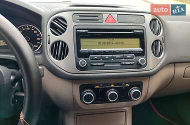 Внедорожник / Кроссовер Volkswagen Tiguan 2010 в 