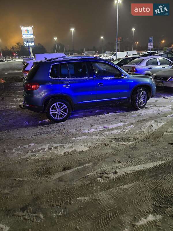 Внедорожник / Кроссовер Volkswagen Tiguan 2016 в 