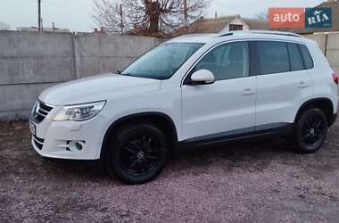 Внедорожник / Кроссовер Volkswagen Tiguan 2010 в Овруче