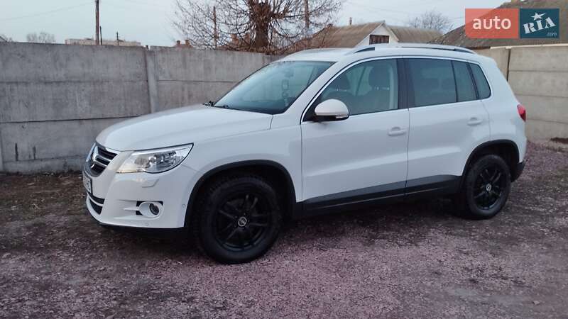 Внедорожник / Кроссовер Volkswagen Tiguan 2010 в Овруче