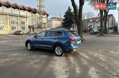 Внедорожник / Кроссовер Volkswagen Tiguan 2018 в 