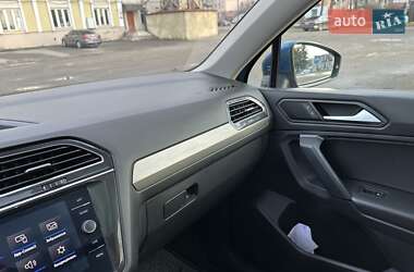 Внедорожник / Кроссовер Volkswagen Tiguan 2018 в 