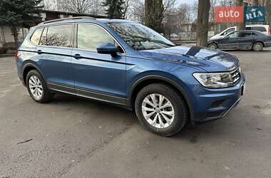Внедорожник / Кроссовер Volkswagen Tiguan 2018 в 