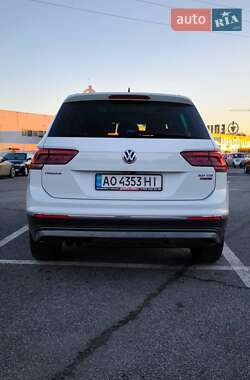 Внедорожник / Кроссовер Volkswagen Tiguan 2016 в Ужгороде