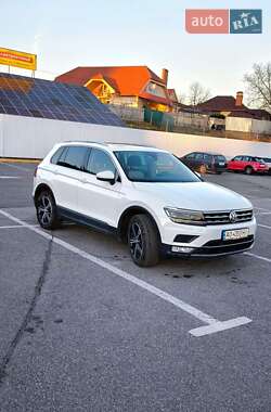 Внедорожник / Кроссовер Volkswagen Tiguan 2016 в Ужгороде