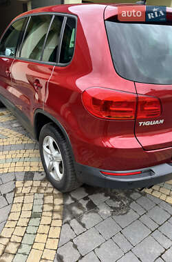 Внедорожник / Кроссовер Volkswagen Tiguan 2012 в 