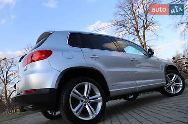 Позашляховик / Кросовер Volkswagen Tiguan 2016 в 