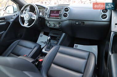 Позашляховик / Кросовер Volkswagen Tiguan 2016 в 