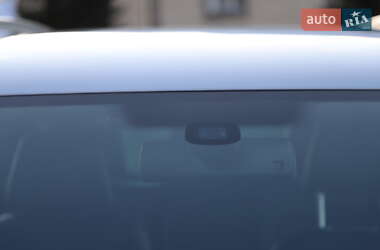 Позашляховик / Кросовер Volkswagen Tiguan 2016 в 