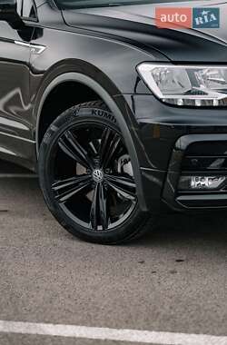 Внедорожник / Кроссовер Volkswagen Tiguan 2019 в 