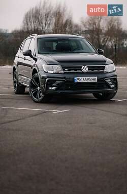 Внедорожник / Кроссовер Volkswagen Tiguan 2019 в 
