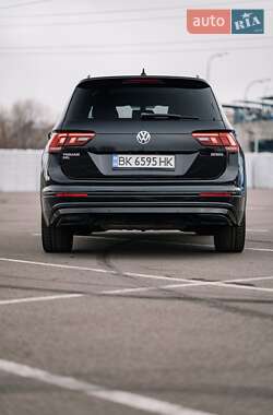 Внедорожник / Кроссовер Volkswagen Tiguan 2019 в 