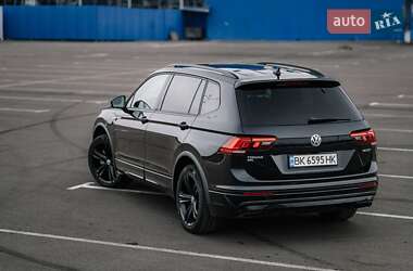 Внедорожник / Кроссовер Volkswagen Tiguan 2019 в 