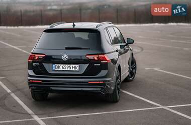 Внедорожник / Кроссовер Volkswagen Tiguan 2019 в 