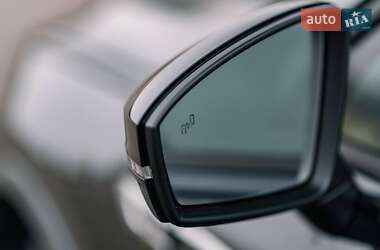 Внедорожник / Кроссовер Volkswagen Tiguan 2019 в 