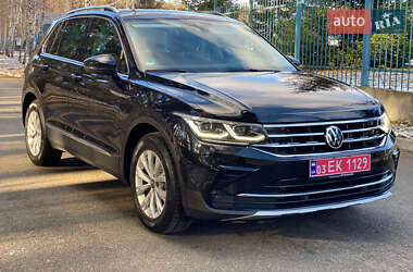 Позашляховик / Кросовер Volkswagen Tiguan 2021 в Бучі