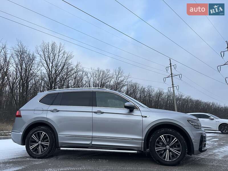 Позашляховик / Кросовер Volkswagen Tiguan 2020 в 
