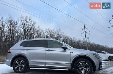 Позашляховик / Кросовер Volkswagen Tiguan 2020 в 