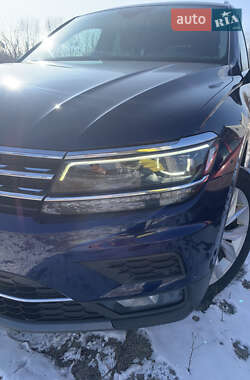 Внедорожник / Кроссовер Volkswagen Tiguan 2019 в 