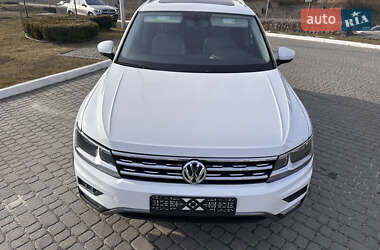Позашляховик / Кросовер Volkswagen Tiguan 2017 в 