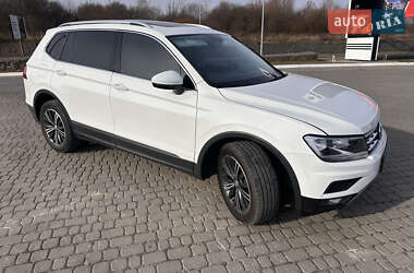 Позашляховик / Кросовер Volkswagen Tiguan 2017 в 