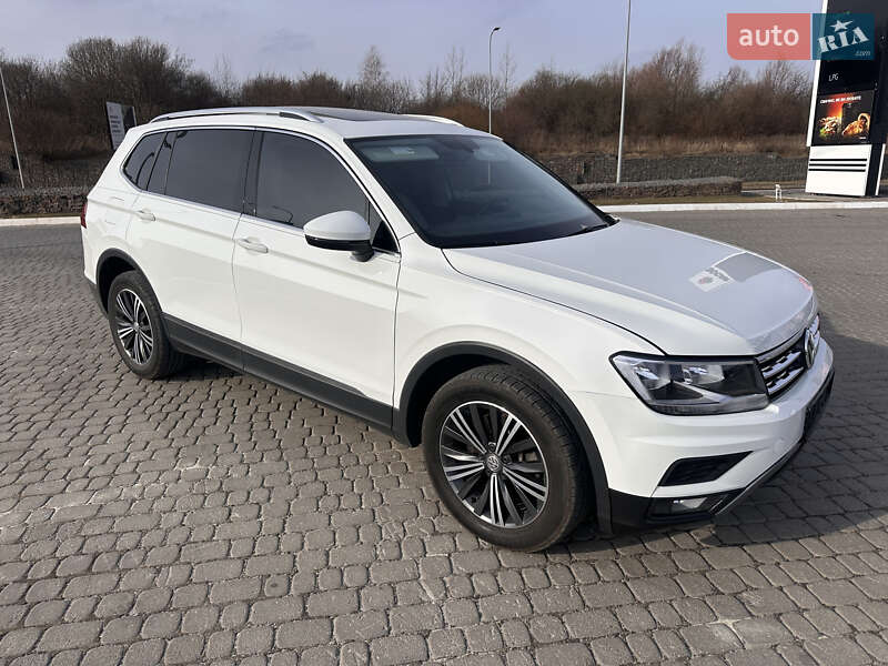 Позашляховик / Кросовер Volkswagen Tiguan 2017 в 