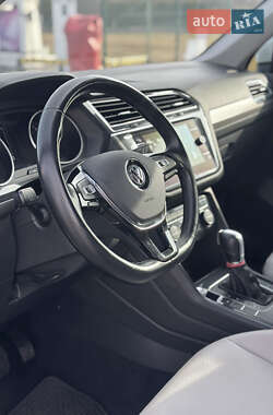Позашляховик / Кросовер Volkswagen Tiguan 2017 в 