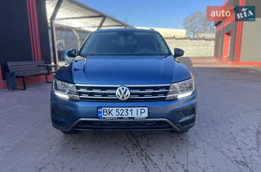 Внедорожник / Кроссовер Volkswagen Tiguan 2017 в Ровно