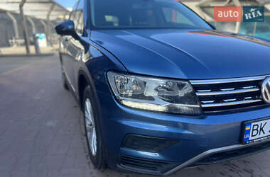 Внедорожник / Кроссовер Volkswagen Tiguan 2017 в Ровно