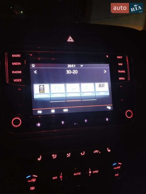 Внедорожник / Кроссовер Volkswagen Tiguan 2015 в Хмельницком